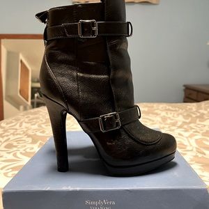 Simply Vera by Vera Wang black high heeled booties size 7